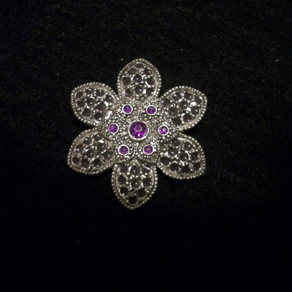 PAST MONEY VINTAGE 1600S LOOK SILVERTONE DESIGNED PIN - Picture 1 of 1